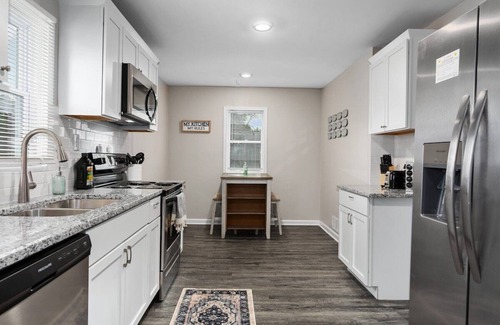 Rockhill Manor Casa | Roomy 5BR Home|King Beds|Safe|Mins to Attractions