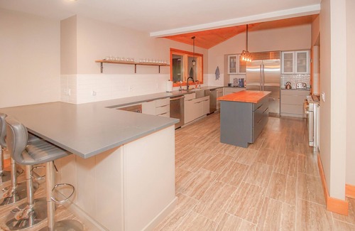 West Dover Casa | Spacious home minutes from Mt Snow and Stratton ~with game room, sauna & hot tub
