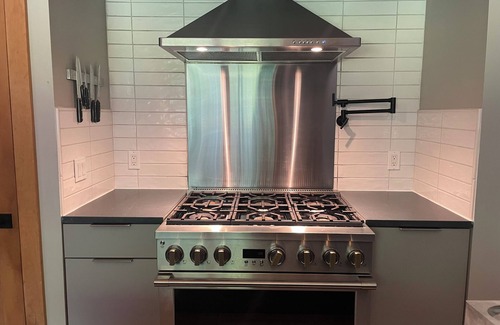 West Dover Casa | Spacious home minutes from Mt Snow and Stratton ~with game room, sauna & hot tub