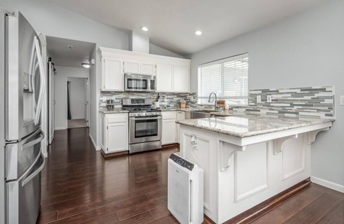 Lemoore Casa | Spacious Home near Surf Ranch w/Pool!