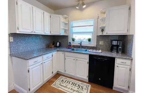 Broadmoor Casa | Spacious Home near Downtown San Leandro