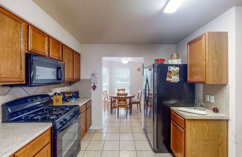 College Park Casa | Spacious Home on Corner Lot with Gas Fireplace & Big Fenced Yard