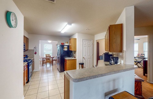 College Park Casa | Spacious Home on Corner Lot with Gas Fireplace & Big Fenced Yard