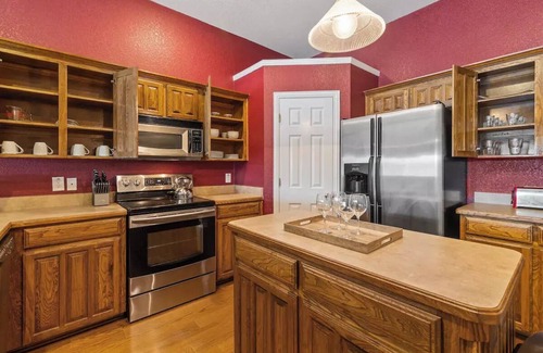 Watauga Casa | Spacious Home. Pool. Hot Tub. Grill. Pool Table. 4 Bed. 2 Bath.