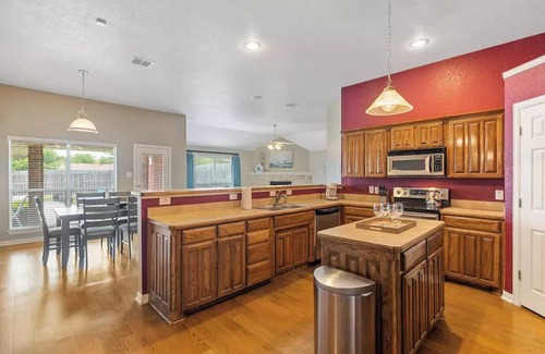 Watauga Casa | Spacious Home. Pool. Hot Tub. Grill. Pool Table. 4 Bed. 2 Bath.