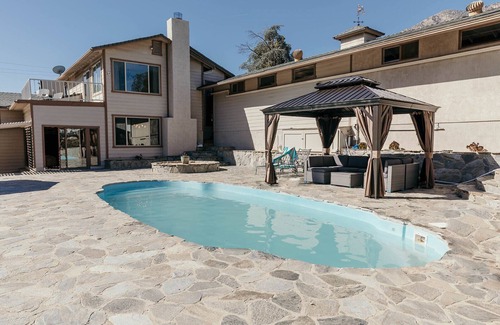 Kernville Casa | Spacious Home, Refreshing Unheated pool, Near the Kern River, EV charger