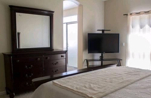 Bakersfield Casa | Spacious home