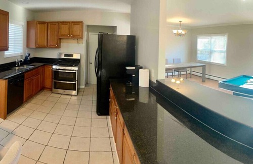 Farmington Hills Casa | Spacious home centrally located!