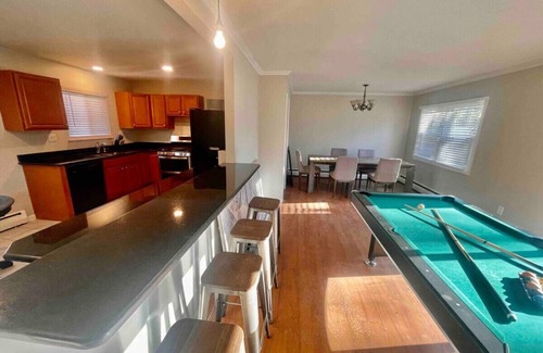 Farmington Hills Casa | Spacious home centrally located!