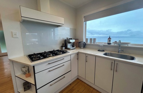 Wellington Casa | Spacious home with coastal views