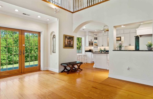 Hood Casa | Spacious Home with Foosball, PingPong and Gym