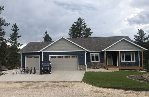 Hill City Casa | Spacious home with Hot Tub, bikes, fire pit, pool table and more!!
