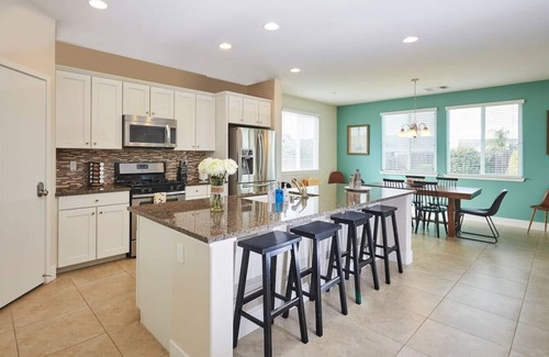 Raisin Casa | Spacious Home with new Hot tub I Fire pit I BBQ