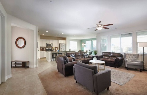 Raisin Casa | Spacious Home with new Hot tub I Fire pit I BBQ