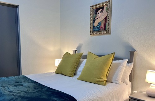 Strand Otro | Spacious home with pool 200M from beach