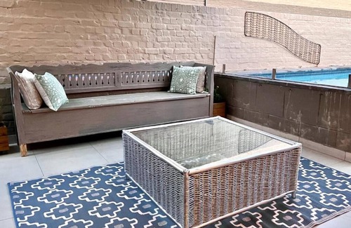 Strand Casa | Spacious home with pool 200M from beach
