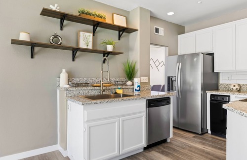 Oxnard Casa | Spacious home with private yard & BBQ - 2 mi. from downtown