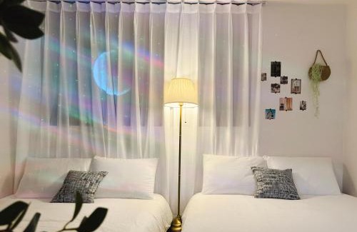 Yeonnam-dong Apartamento | Spacious Hongdae Group Stay 3BR, 2BA, 5 Queen Beds