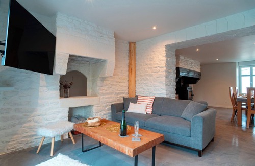 Rosporden Casa | Spacious house 20 min from the sea outdoor space & near GR34 for family