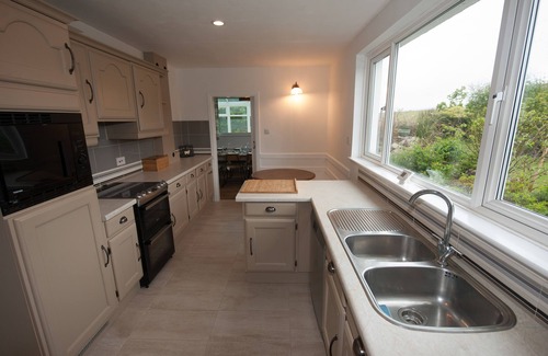 Crynant Casa | Spacious house close to Rhossili Bay & Wales Coastal Path