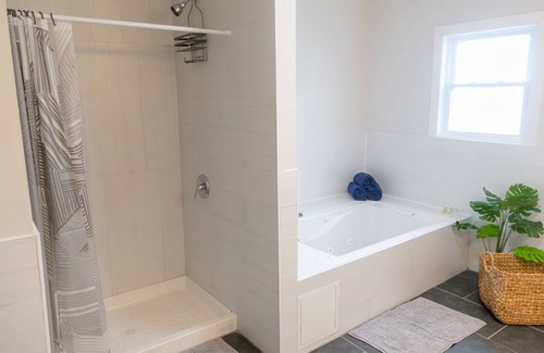 East Orange Casa | Spacious House, Free Parking+15 min EWR, 3BR 3Bath