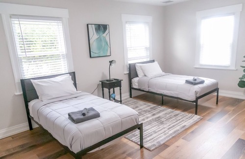 East Orange Casa | Spacious House, Free Parking+15 min EWR, 3BR 3Bath