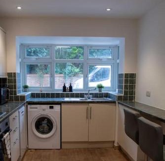 Woodingdean Apartamento | Spacious House in Brighton with large garden and free parking