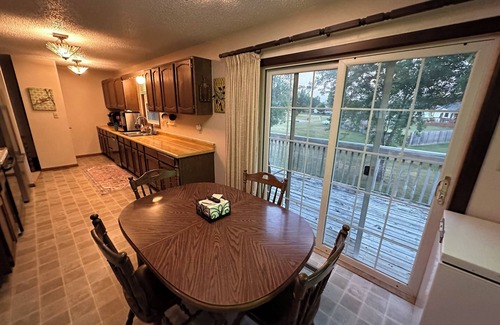 Manvel Casa | Spacious house in Manvel ND just 10 minutes north from Grand Forks!