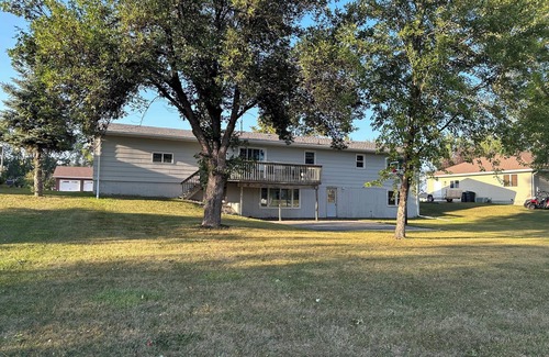 Manvel Casa | Spacious house in Manvel ND just 10 minutes north from Grand Forks!