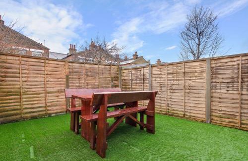 Tottenham Green Apartamento | Spacious House in North London, very close to train station and bus stops, near Tottenham Stadium & lots of parking