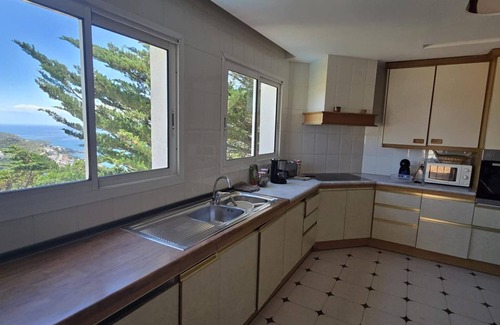 Almadraba-Canyelles Villa | Amplia casa en Roses para 16 pers. con piscina y gran aparcamiento