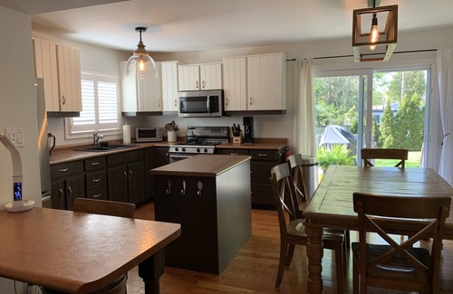 Lambton Shores Casa | Spacious house only 5 minutes walk down to Ipperwash beach (All inclusive)