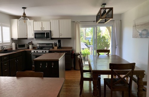 Lambton Shores Casa | Spacious house only 5 minutes walk down to Ipperwash beach (All inclusive)