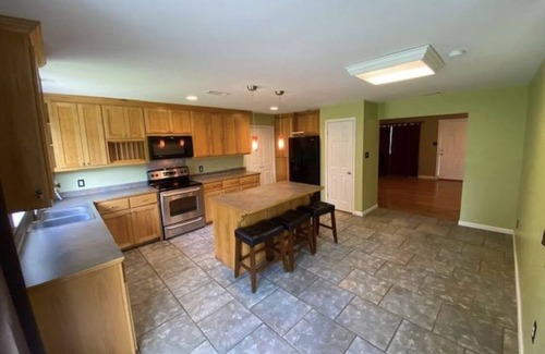 Gonzales Casa | Spacious house on quiet, dead-end street in Gonzales