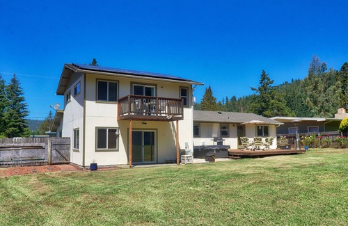 Hiouchi Casa | Spacious House with Game Room, 2 mins from Jed Smith Redwood Park & Smith River