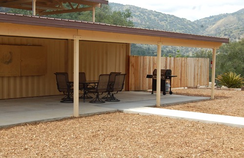 Kaweah Casa | Amplia casa con impresionantes vistas panorámicas y acceso privado al río