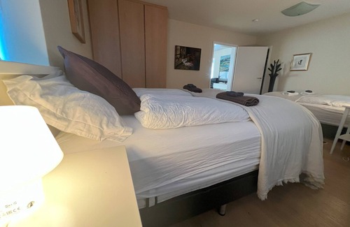 Akureyri Casa | Spacious House with 2 Apartments - 2 min from Downtown Akureyri!