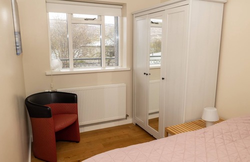Akureyri Casa | Spacious House with 2 Apartments - 2 min from Downtown Akureyri!