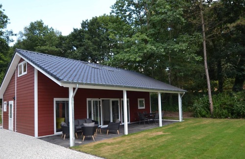 Municipality of Rhenen Casa | Amplia casa con terraza cubierta, ubicada en un parque de vacaciones en Rhenen