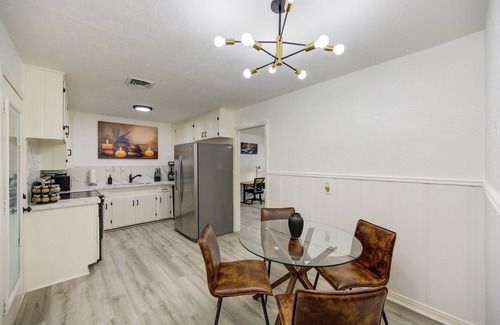 Beaumont Casa | Spacious house with massage chair and game room