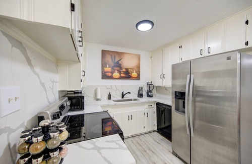 Beaumont Casa | Spacious house with massage chair and game room