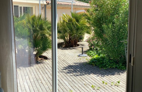 Vesseaux Casa | Amplia casa con piscina y jardín ideal para vacaciones familiares.