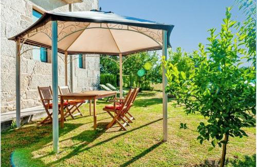 Cotobade Casa | Spacious House with Pool in Carballedo