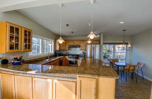 Charlestown Casa | Spacious house with water views for beach and kayak adventures