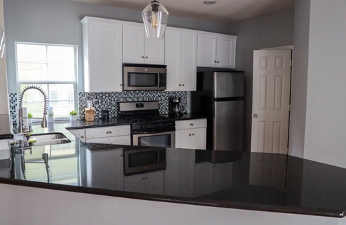 Shady Acres Casa | Spacious Houston Townhome 3bd/3.5ba