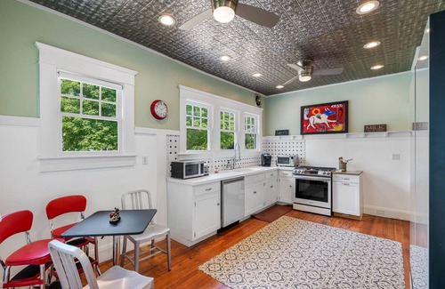 Historic Hyde Park North Casa | Spacious Hyde Park Retreat on Packwood
