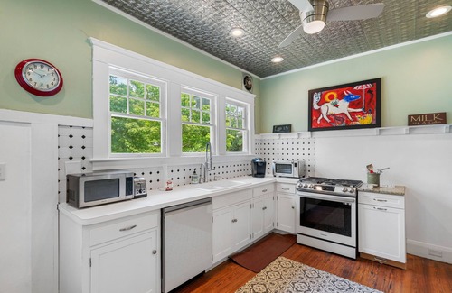 Historic Hyde Park North Casa | Spacious Hyde Park Retreat on Packwood
