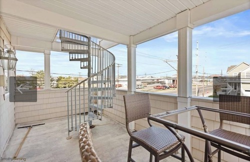 North Wildwood Casa | Spacious in North Wildwood with roof top deck and fireplace 2 family space