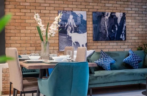 Cathedrals Apartamento | Spacious, Industrial, Zone 1, 2 Bed Central London