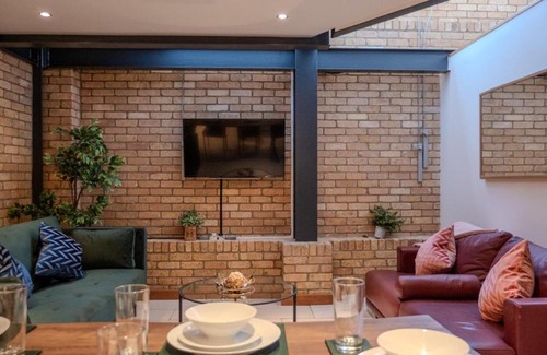 Cathedrals Apartamento | Spacious, Industrial, Zone 1, 2 Bed Central London